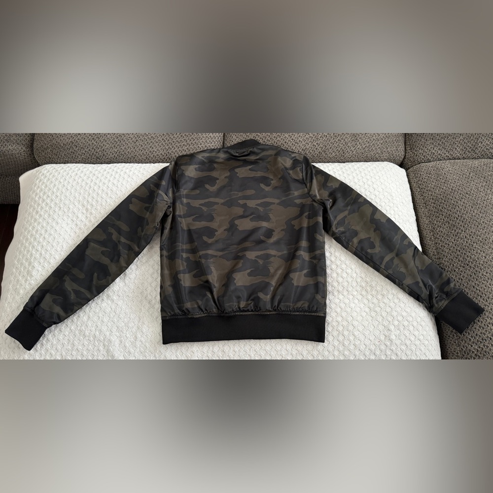 BLANC NOIR Reversible Quilted Bomber Jacket in Camo / Navy XS Black Olive Green - Picture 11 of 16